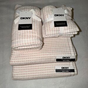 DKNY Bath Towel Set Light Pink White Pattern Reversible 8 Pieces Total NWT